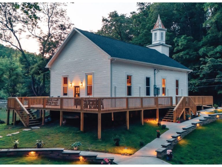Corton Lodge - The Riverview Suite on the Elk River